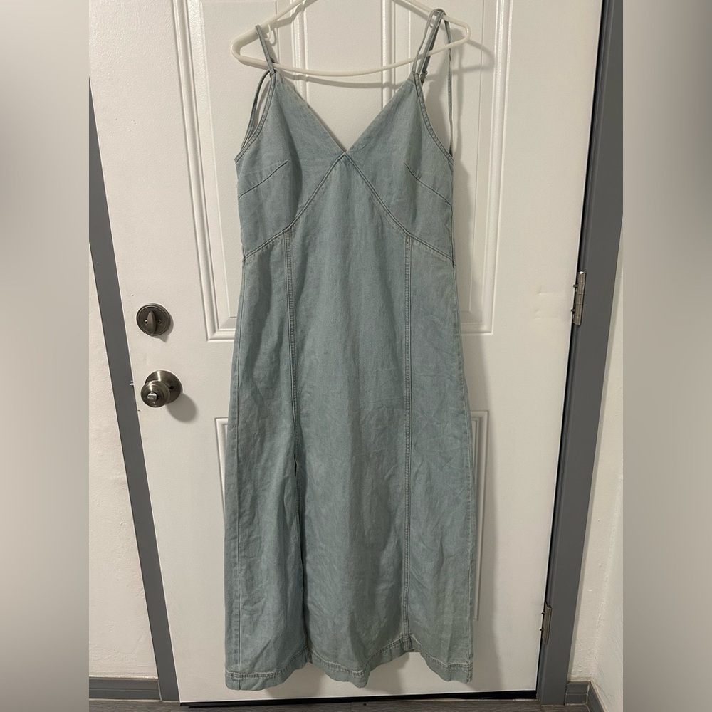 Universal Thread - Women's Cami
Denim Maxi Dress - Light Wash, Size Small, NWOT - Picture 4 of 6